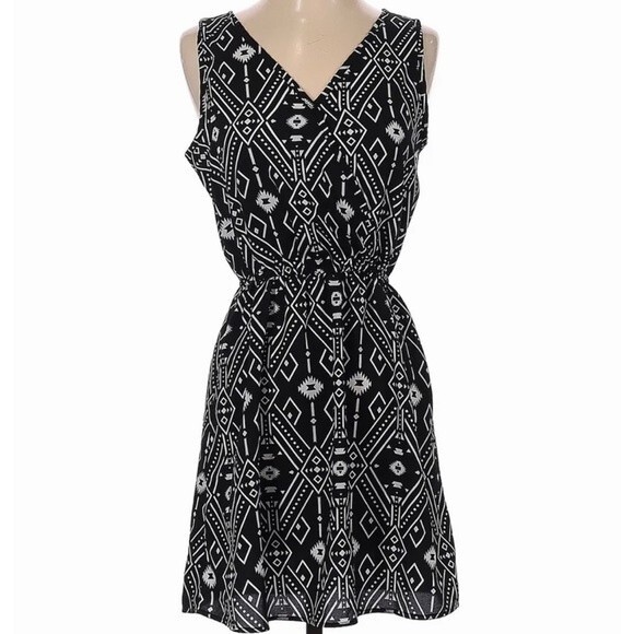 Black and white wrap top aztec print dress size small - Picture 1 of 5